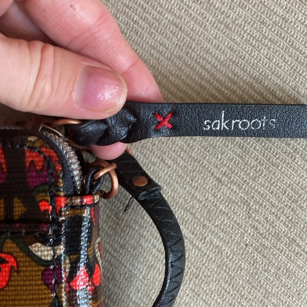 Sakroots crossbody mini Cell Phone/wallet ca Case w/ long adjustable strap